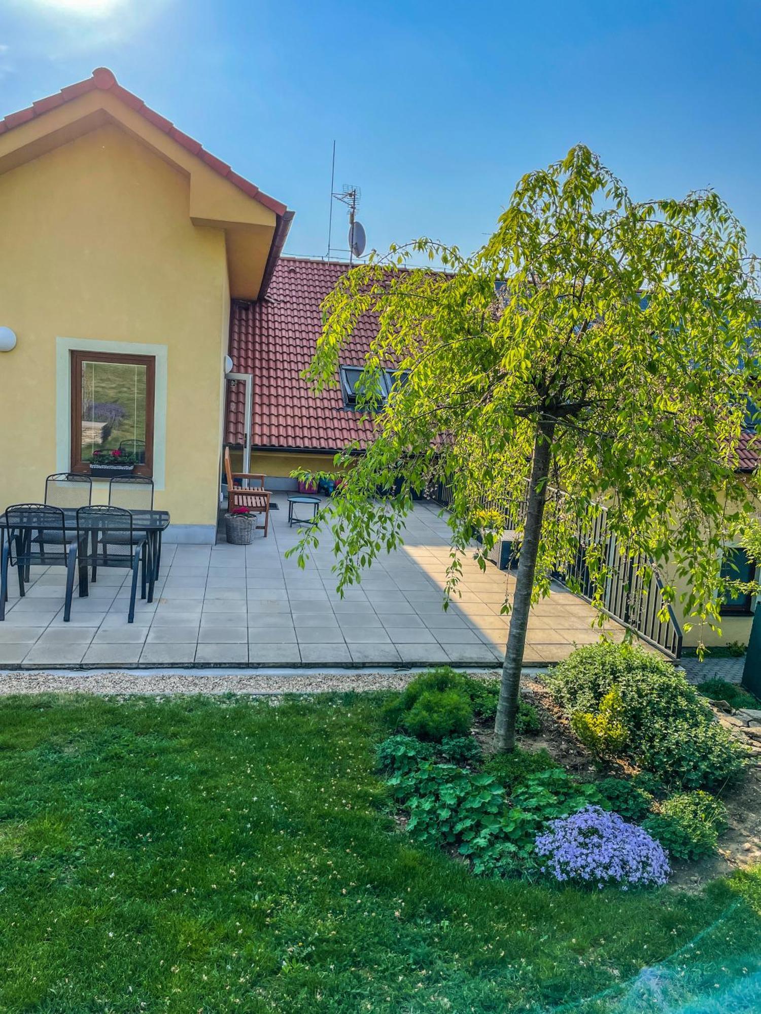 Slunečný Penzion - snídaňový penzion Tasovice Exterior foto